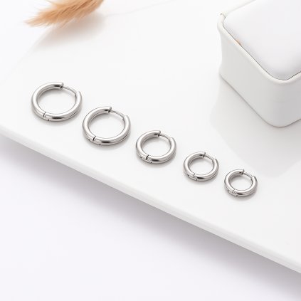 kruhove-nausnice-ve-stribrne-barve---ruzne-velikosti-s1344