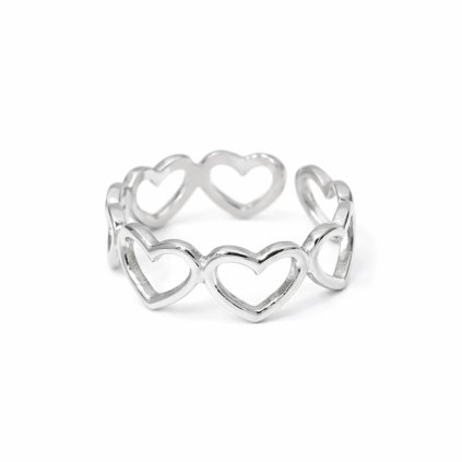 prsten-s-motivem-srdci-ve-stribrnem-tonu-s1414