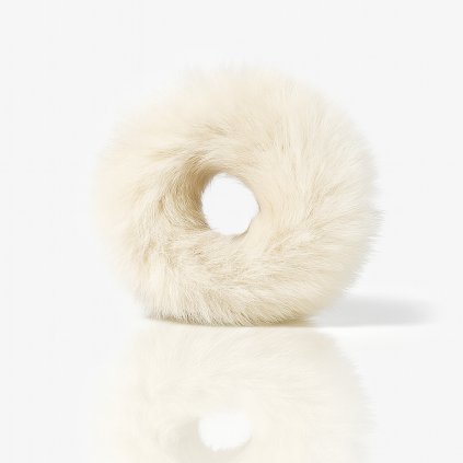 Chlupatá gumička na vlasy – bílá S1094