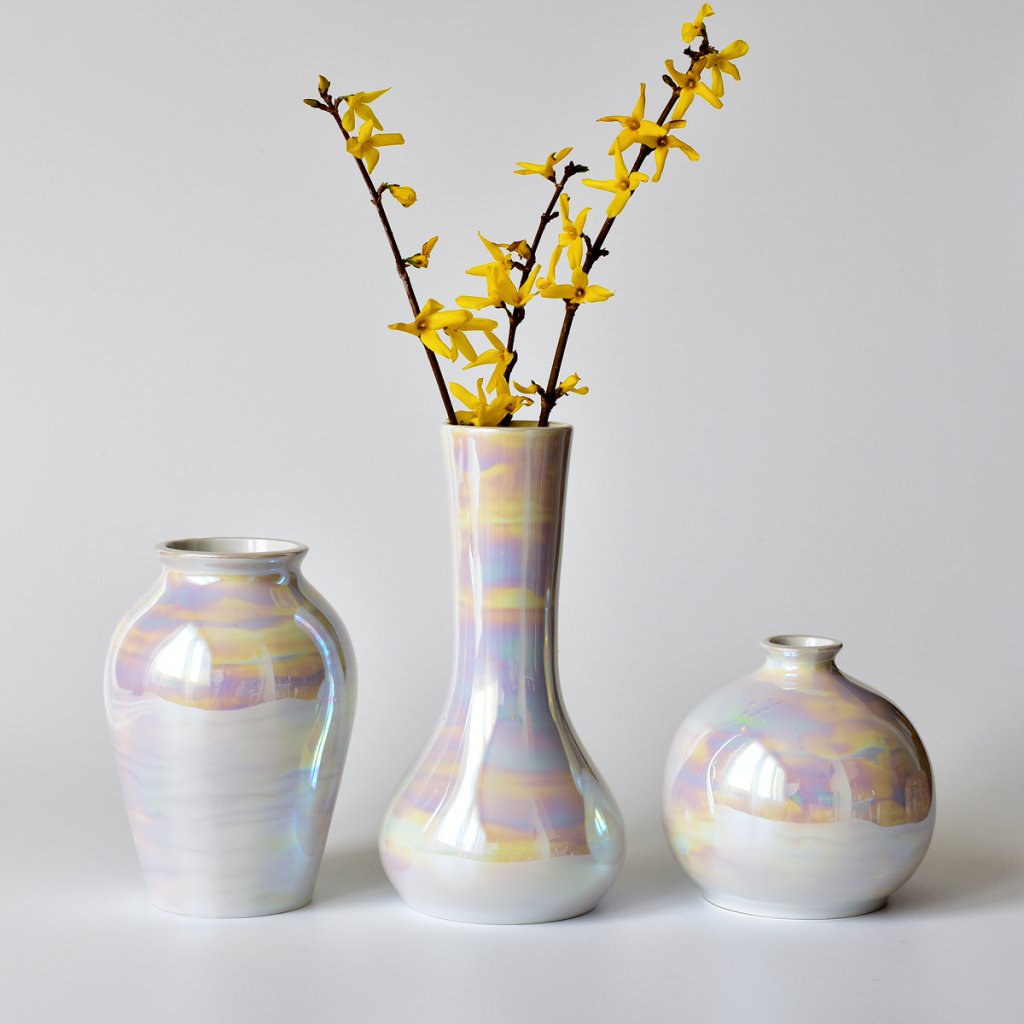 porcelánové vázy barvy duhy