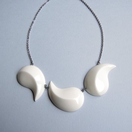 bílý porcelánový náhrdelník