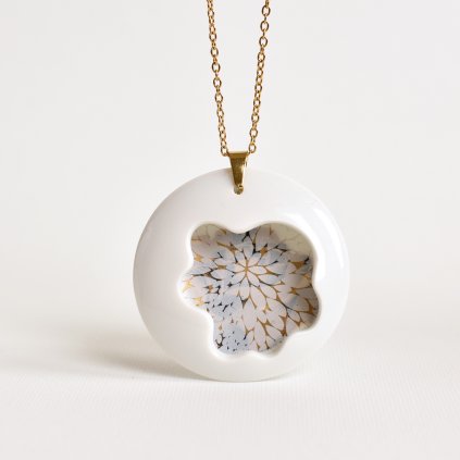 porcelánový náhrdelník se zlatem