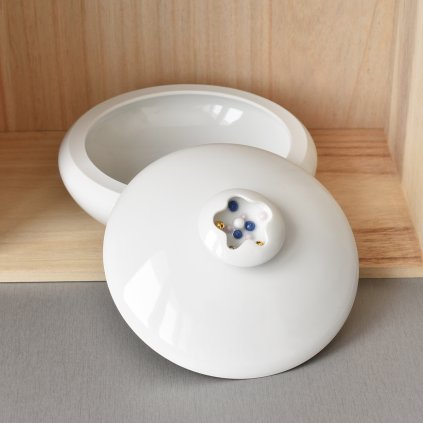 bílá porcelánová dóza SarkaS porcelán