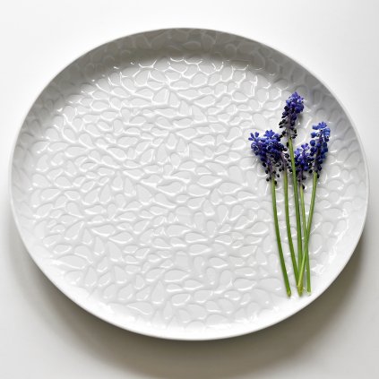 porcelánový talíř s kapkami