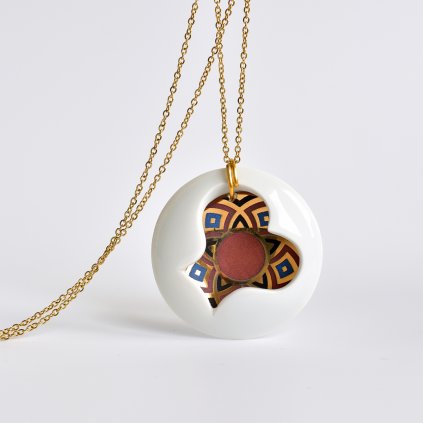 náhrdelník z porcelánu z kolekce Introvert