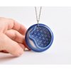 tmavě modrý náhrdelník s květem života