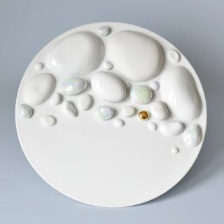 Porcelánový nástěnný obraz "Oblázky z řeky Vydry" Průměr 39 cm. Někdy si říkám, že můj porcelán nepotřebuje víc slov, že...