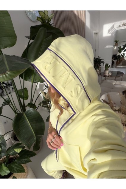 ŽLUTÁ TEPLÁKOVKA S VELKOU KAPUCÍ SCANDALOUS