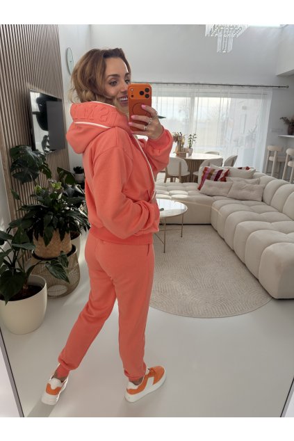 ORANŽOVÁ TEPLÁKOVKA S VELKOU KAPUCÍ SCANDALOUS