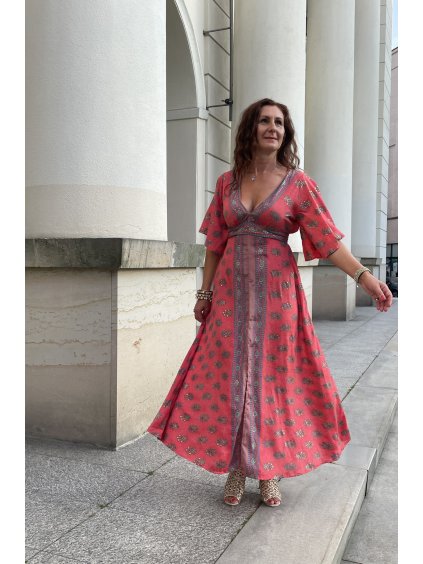 Luxusní hedvábné šaty z hedvábí