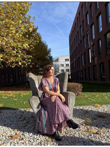 fialová harmonie se zeleným akordem