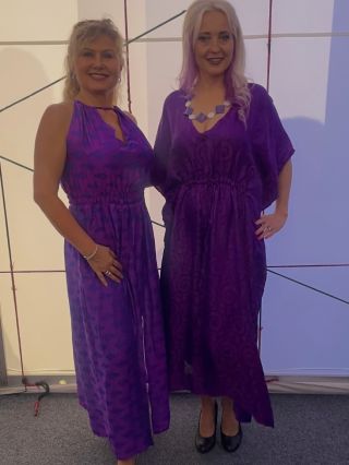 Tyto hedvábné šatičky jsem pro vás nechala ušít přímo v Indii💫🌴 #hedvabi #indie #šaty#ženy #krasa