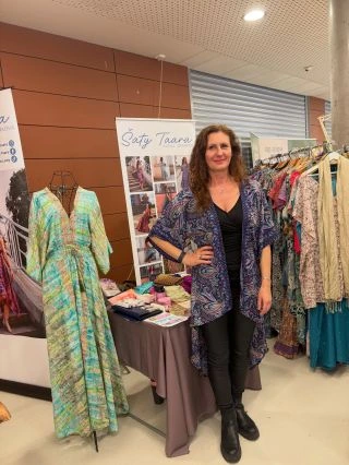 Jak krásně kombinovat nošení kimon ✨ Hedvábné kimono je nadčasový kousek, který snadno sladíte s jednobarevným oblečením....