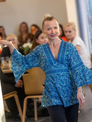 💃Z módní přehlídky 💃. Jedinečné z Indie Jaké barvy máte nejraději vy?🌈 Nosíte raději výrazné nebo jemné odstíny? 🎨...