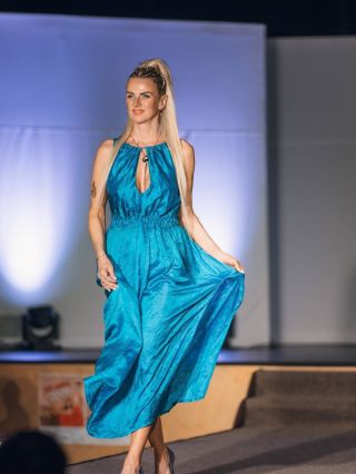 Byla to pro mě velká čest. Mé šaty TAARA z Indie otevřely celou módní přehlídku a finále patřilo českému návrháři Luďkovi...