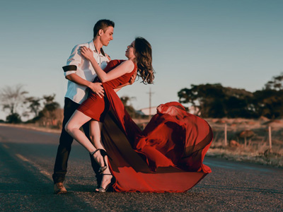 Jak vybrat společenské šaty podle typu postavy?