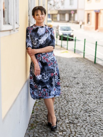 Dámské polopřiléhavé šaty BIANCA, 3/4 rukávy, ozdobná mašle u krku, šedo-červené květy