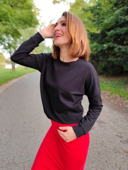 volná mikina Elodie černá na modelce