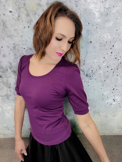 Tmavě fialové dámské tričko MALIA, hlubší výstřih