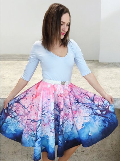 zimní šaty s kolovou suknicí