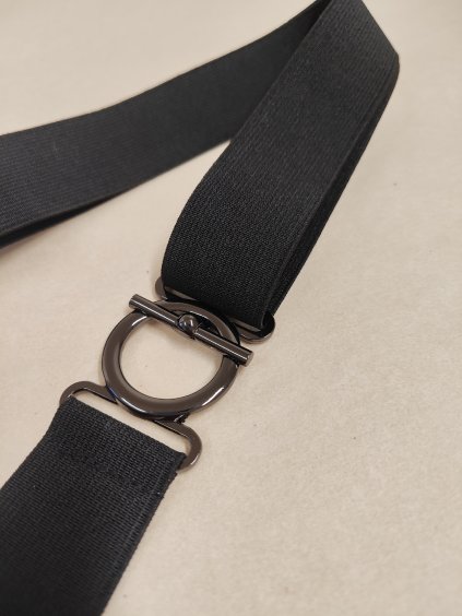 Dámský pásek s kovovým T-bar zapínáním a nastavitelnou délkou