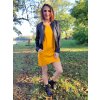 Hořčicově žluté šaty volnějšího střihu HANAH, krátký rukáv, delší zadní díl