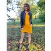 Hořčicově žluté šaty volnějšího střihu HANAH, krátký rukáv, delší zadní díl