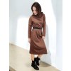 hnědé šaty s páskem