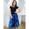 kolová sukně Serena modré květy na modelce