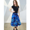 kolová sukně Serena midi modré květy na modelce