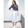 světle šedá sukně Leslie outfit s tričkem na postavě