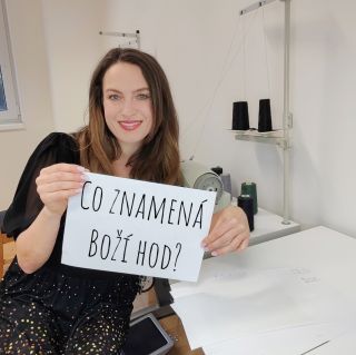 Slovo ,,hod" je nejspíše odvozeno ze staršího god- ,, čas ", tj. ,, Boží hod" by znamenalo ,,Čas zvláště zasvěcený Bohu"....