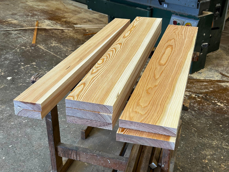 Modřín: Odolný a estetický materiál pro exteriér saun i zahradní nábytek