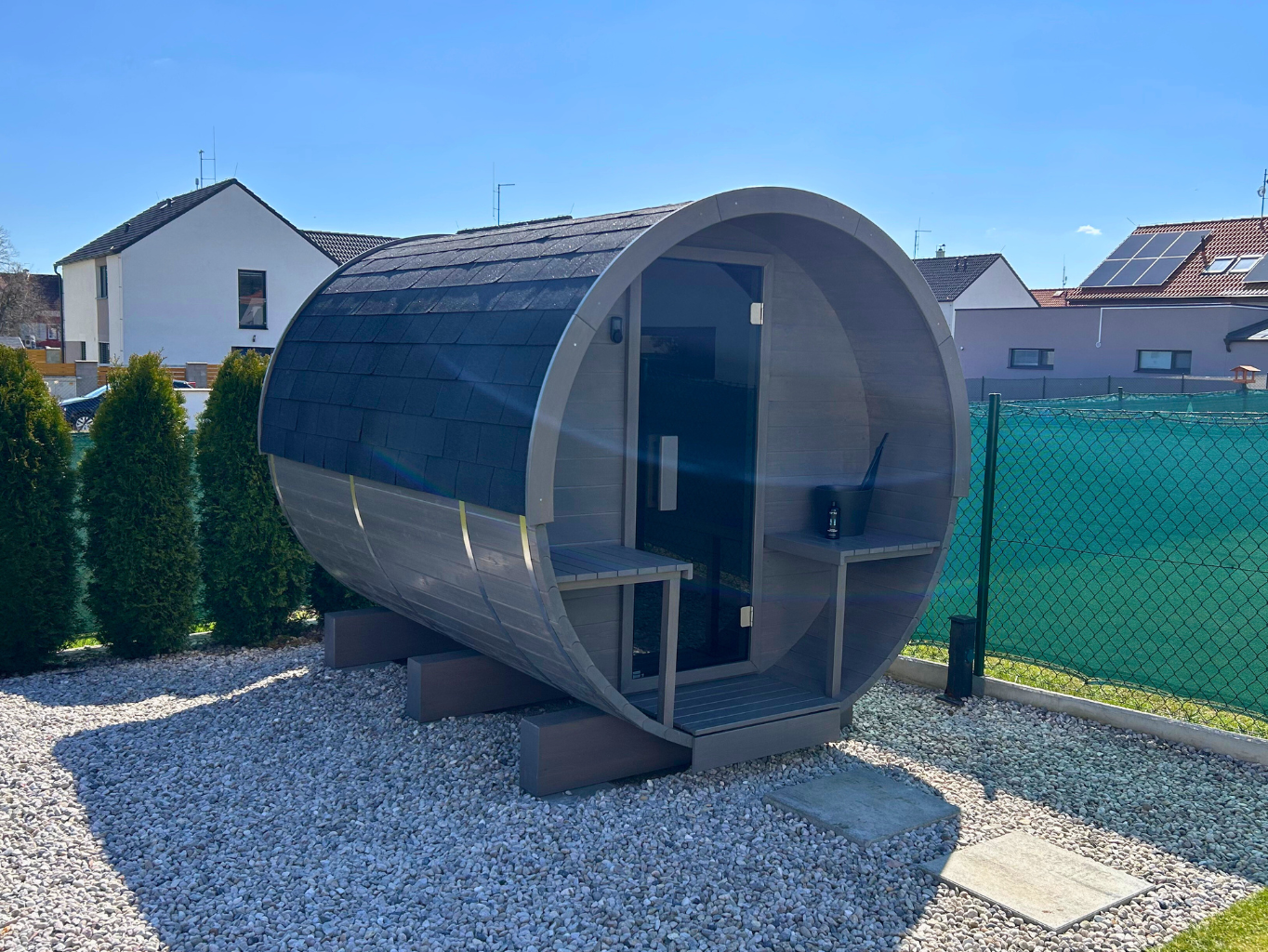 sudova-sauna-trendy-sedivy-odstin