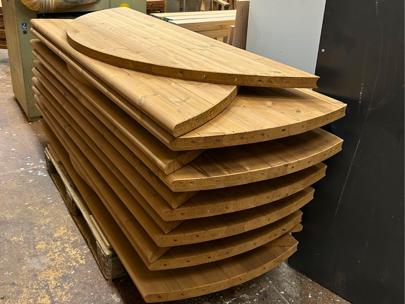 Přední a zadní čela sudové sauny z Thermowoodu