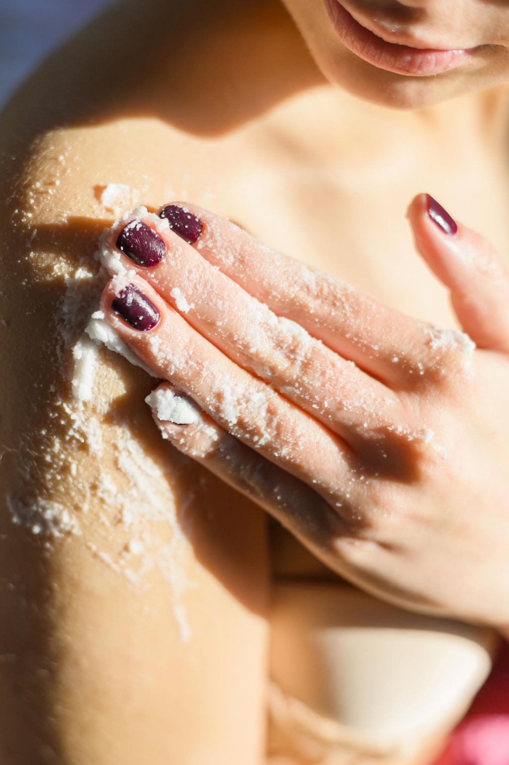 Ešte ste nevyskúšali peeling? Prezradíme vám, prečo by ste mali