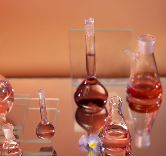 How to Navigate Cosmetic Ingredients: 7 Ingredients You’d Better Avoid