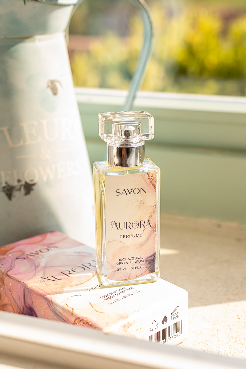 What is a natural perfume and what are its benefits?
