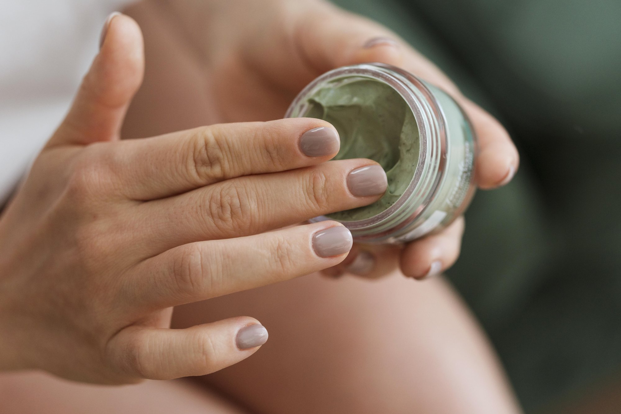 Prečo je dôležité používať prírodné krémy na ruky počas zimy?