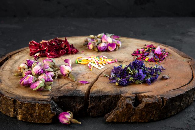 side-view-assortment-dry-flower-rose-tea-wooden-board-black1