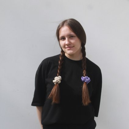 Krémová saténová skinny scrunchie