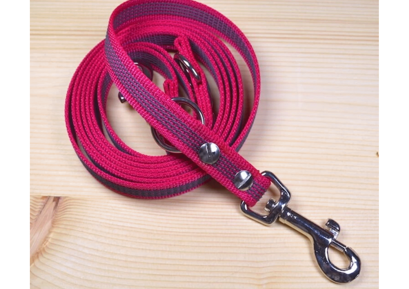 Fotonávod na výrobu vodítka z popruhu a nýtů