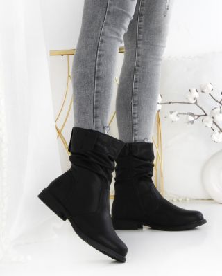 Pohodlí na celý den, styl po celý den. Dámské černé nízké kozačky 👢🖤 www.sboty.cz Kód: SG-962-1B · · · · · #Sboty #SbotyCz...