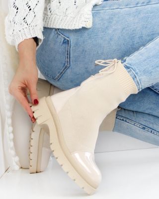 🤍🤍 Boty, které si zaslouží místo ve tvém botníku. Béžové kotníkové krásky jsou tu! 🌟 www.sboty.cz Kód: HBL-61BE · · · · ·...