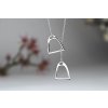Stříbrný náhrdelník se třmeny