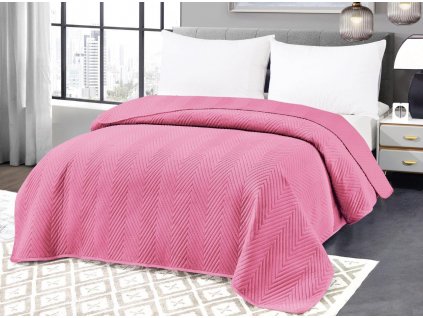 Světle růžový sametový přehoz ARROW VELVET na postel s moderním vzorem