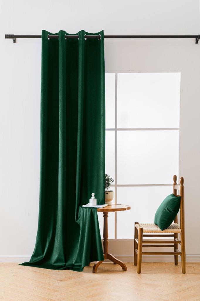 Levně Tmavě zelený zatemňovací závěs VELVET 140x250 cm Zavěšení: Kovové kroužky