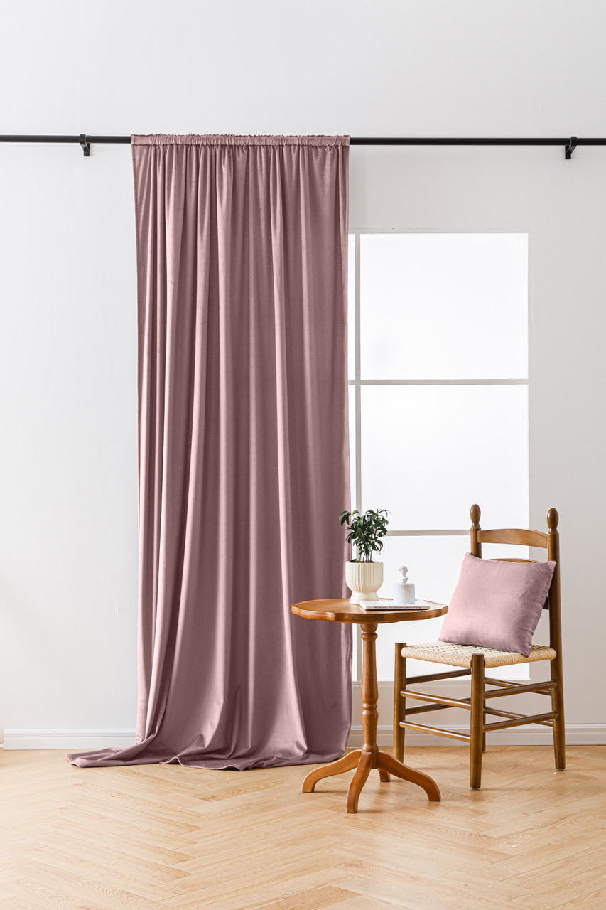 Levně Světle fialový zatemňovací závěs VELVET 135x250 cm Zavěšení: Kovové kroužky