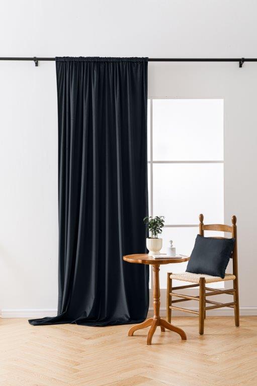 Levně Černý zatemňovací závěs VELVET 135x250 cm Zavěšení: Kovové kroužky
