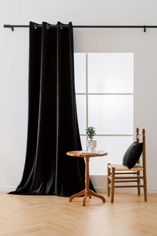 Levně Černý zatemňovací závěs VELVET 140x250 cm Zavěšení: Kovové kroužky